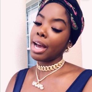 Meet your Posher, Julia